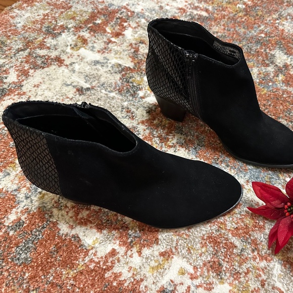 Vionic Black Orthotic Suede & Snake Ankle Boots Size 9 - Picture 4 of 12